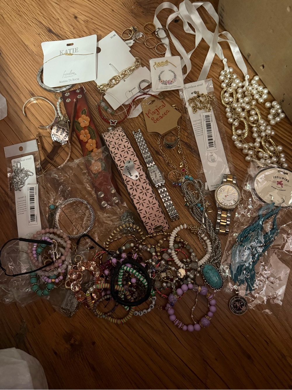 Assorted Women's Fashion Jewelry - Mixed Colors